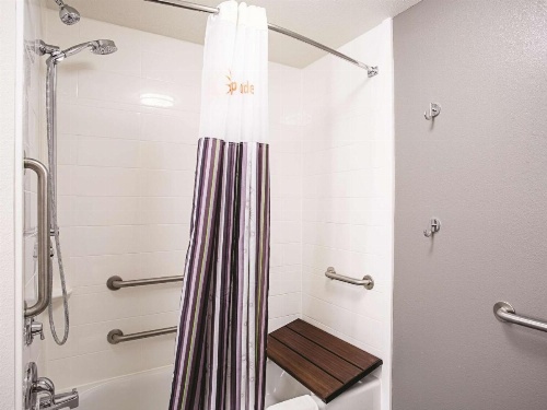La Quinta Inn & Suites by Wyndham Baltimore N/White Marsh image 18