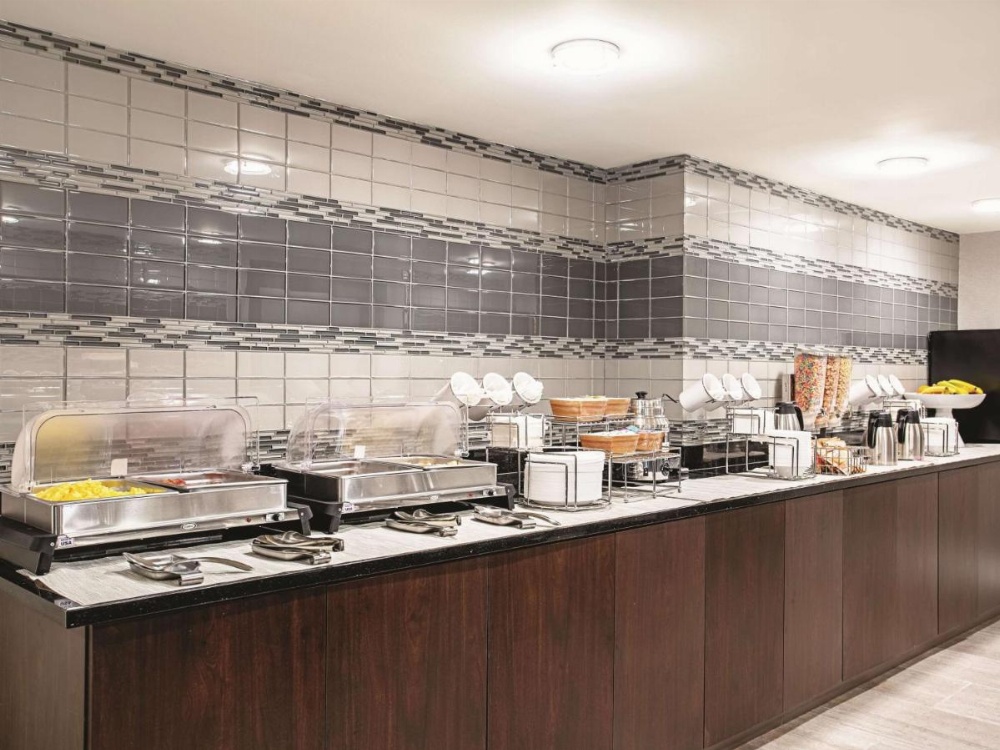La Quinta Inn & Suites by Wyndham Baltimore N/White Marsh Image 20