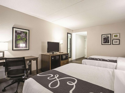 La Quinta Inn & Suites by Wyndham Baltimore N/White Marsh image 23