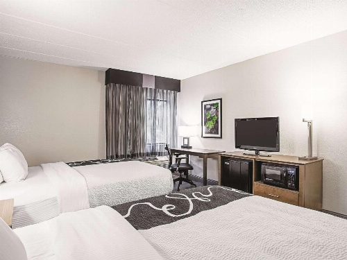 La Quinta Inn & Suites by Wyndham Baltimore N/White Marsh image 26
