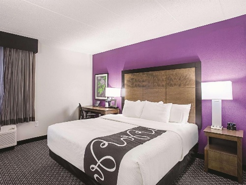 La Quinta Inn & Suites by Wyndham Baltimore N/White Marsh image 3