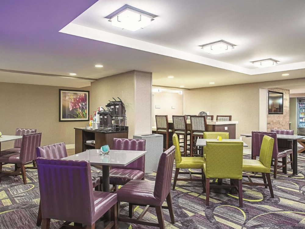 La Quinta Inn & Suites by Wyndham Baltimore N/White Marsh Image 31