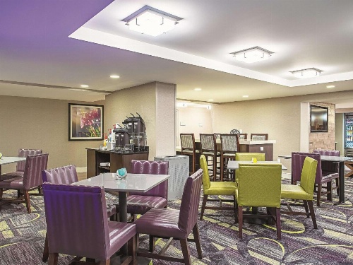 La Quinta Inn & Suites by Wyndham Baltimore N/White Marsh image 31