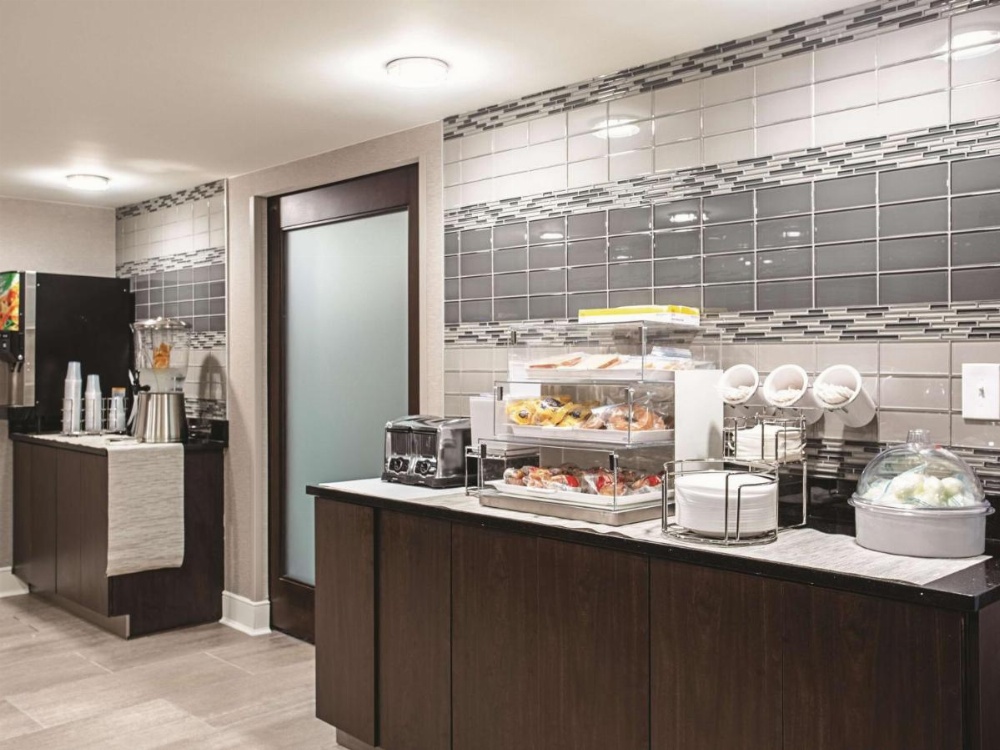 La Quinta Inn & Suites by Wyndham Baltimore N/White Marsh Image 35