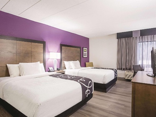 La Quinta Inn & Suites by Wyndham Baltimore N/White Marsh image 36