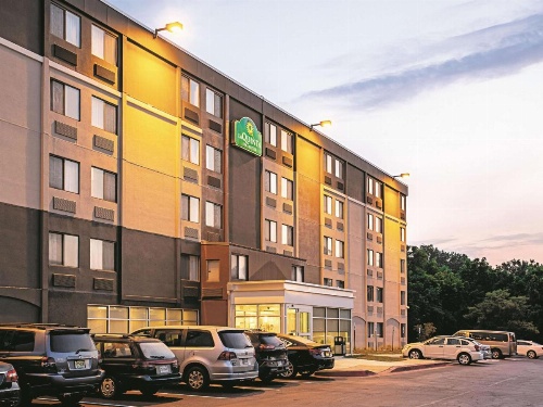 La Quinta Inn & Suites by Wyndham Baltimore N/White Marsh image 38